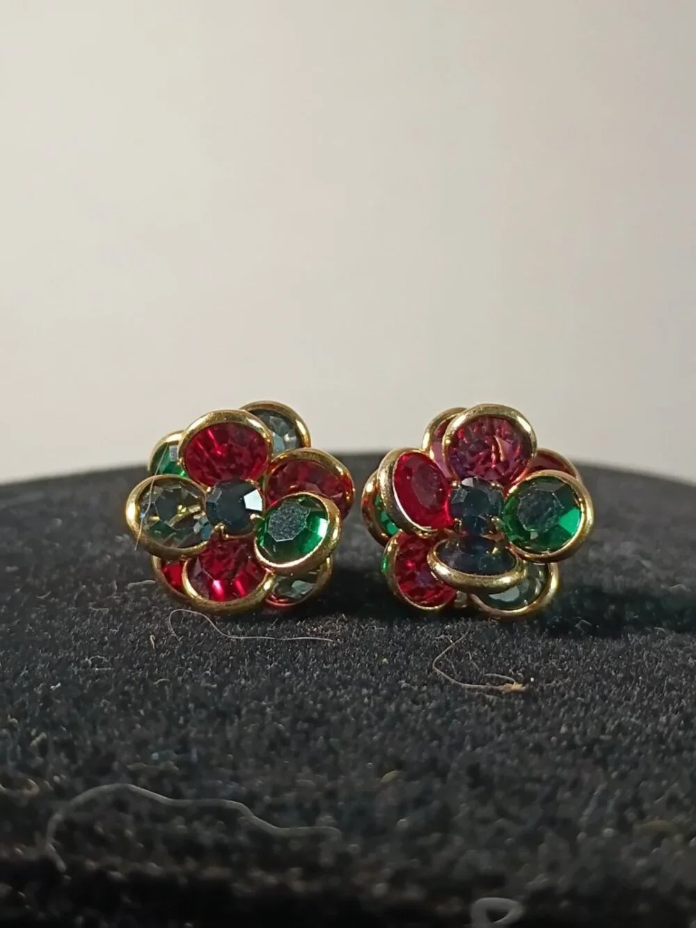 Vintage Vonelle Swarovski Crystal Gold Tone Clip On Earrings Green Blue Red